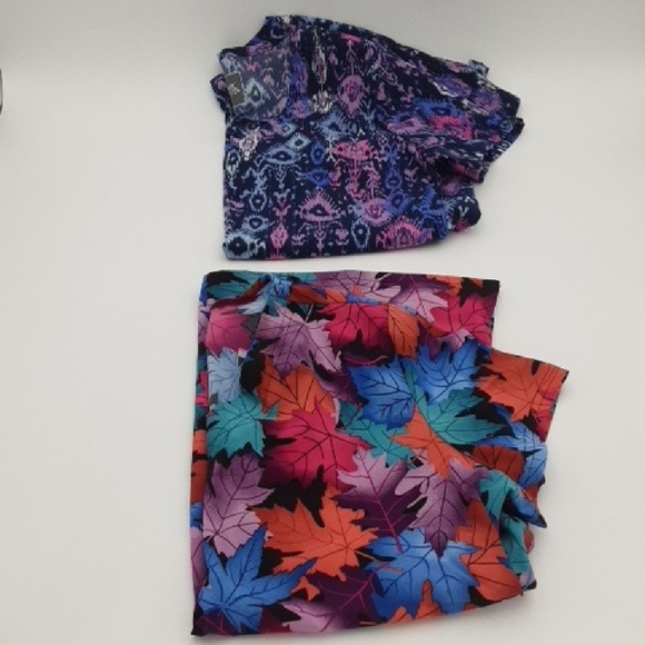 Butter Soft Medical Scrubs Women S Colorful Leaf and Abstract Pattern bundle 2 - Picture 1 of 10